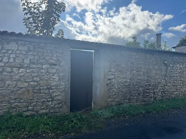 Terrain de loisirs avec jardin au bord de la rivière à Sainte Hermine 