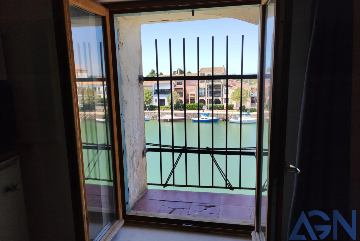 À vendre : Appartement studio de 22m² avec mezzanine à Agde, vue sur l'Hérault 