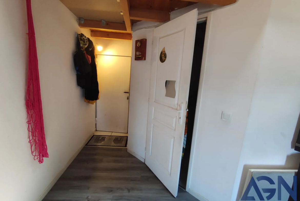 À vendre : Appartement studio de 22m² avec mezzanine à Agde, vue sur l'Hérault 