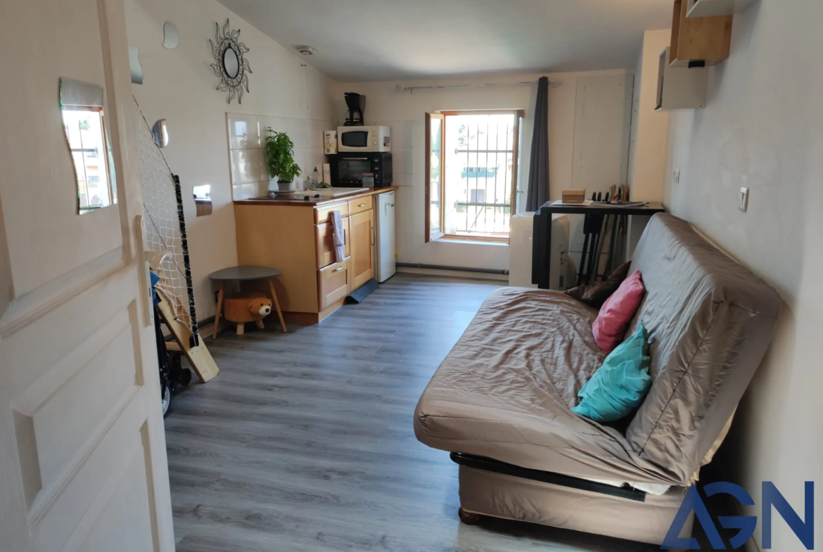 À vendre : Appartement studio de 22m² avec mezzanine à Agde, vue sur l'Hérault 