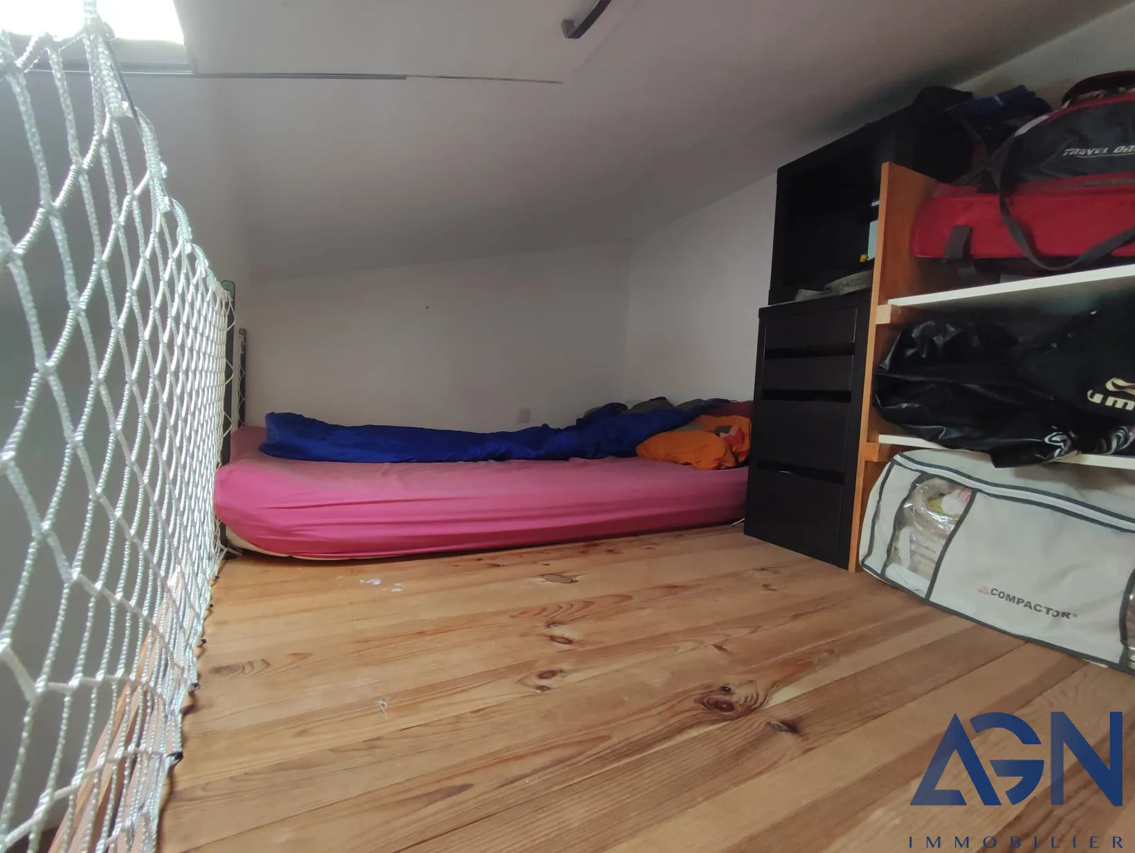 À vendre : Appartement studio de 22m² avec mezzanine à Agde, vue sur l'Hérault 