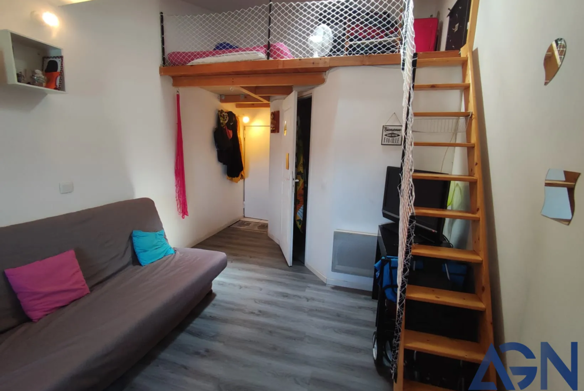 À vendre : Appartement studio de 22m² avec mezzanine à Agde, vue sur l'Hérault 