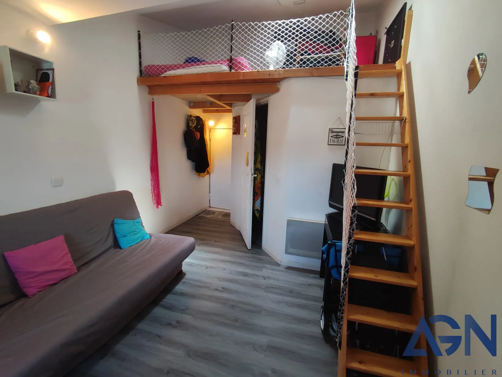 À vendre : Appartement studio de 22m² avec mezzanine à Agde, vue sur l'Hérault 