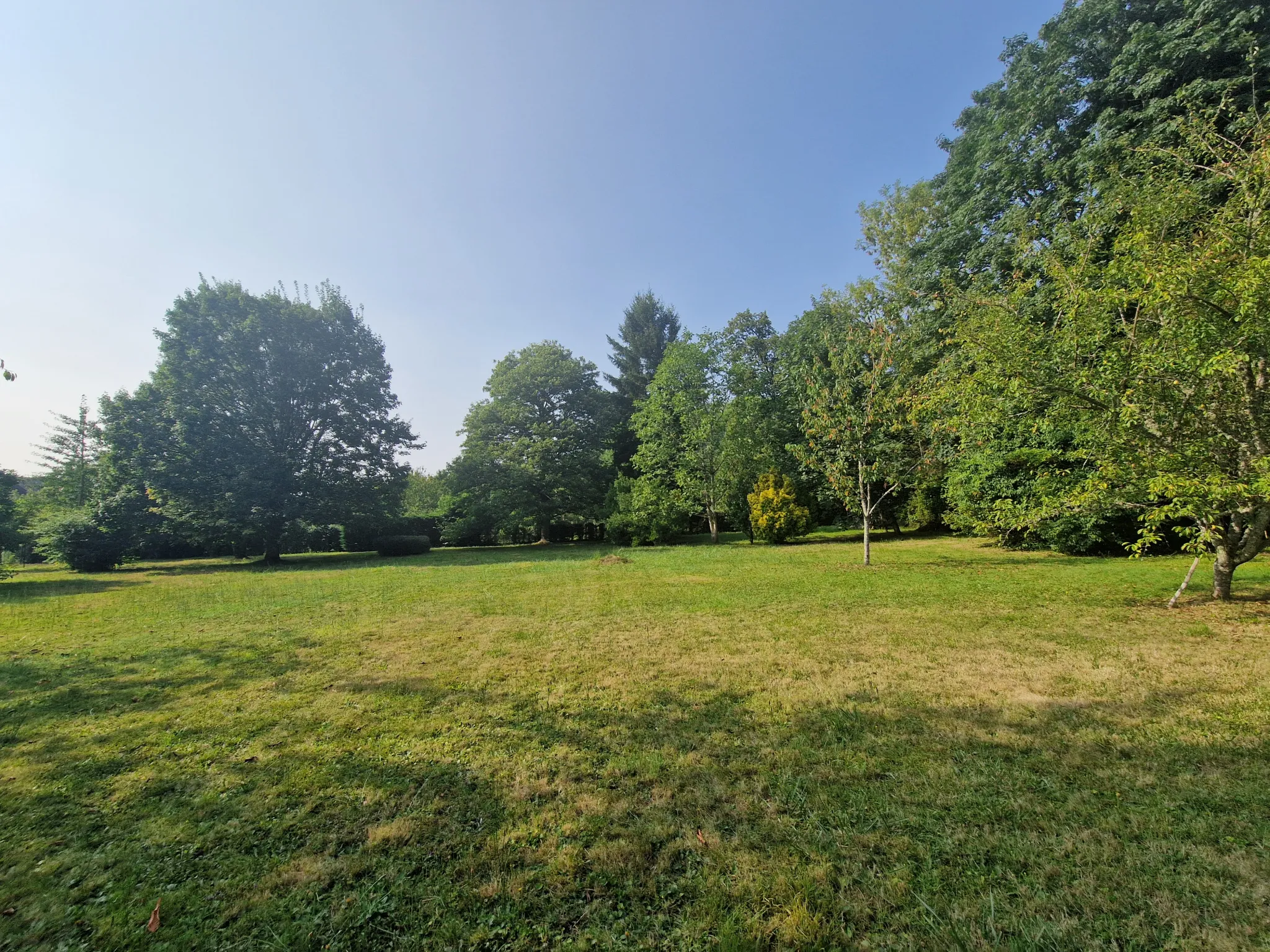 Maison familiale à vendre à Lubersac avec grand parc 