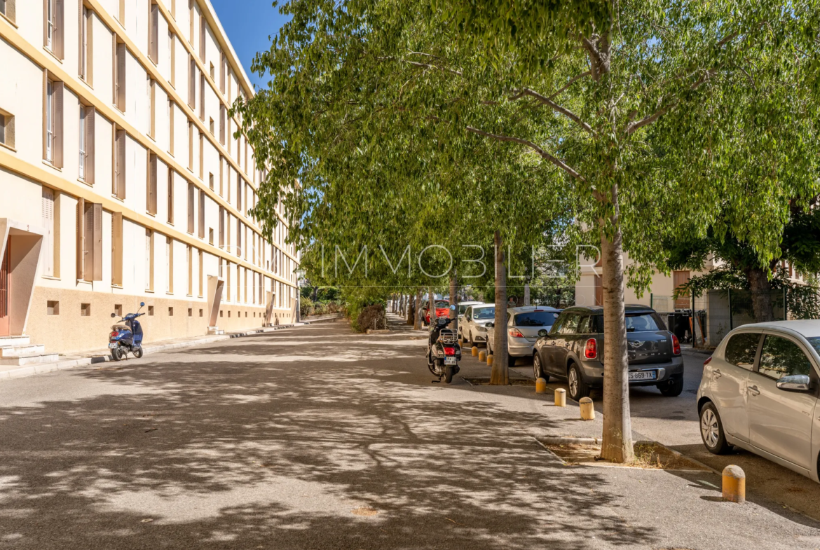 Spacious Apartment with Views in Sainte Marguerite, Marseille 