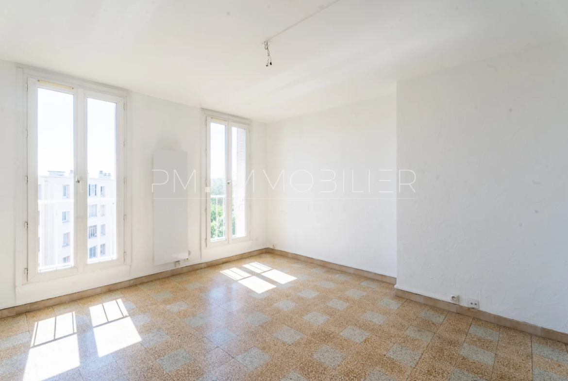 Spacious Apartment with Views in Sainte Marguerite, Marseille 