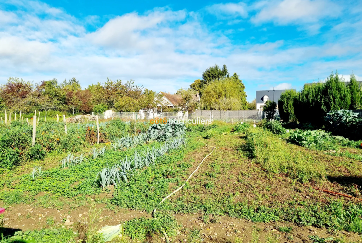 Terrain à bâtir de 1262 m² libre de constructeur à Parçay-Meslay 