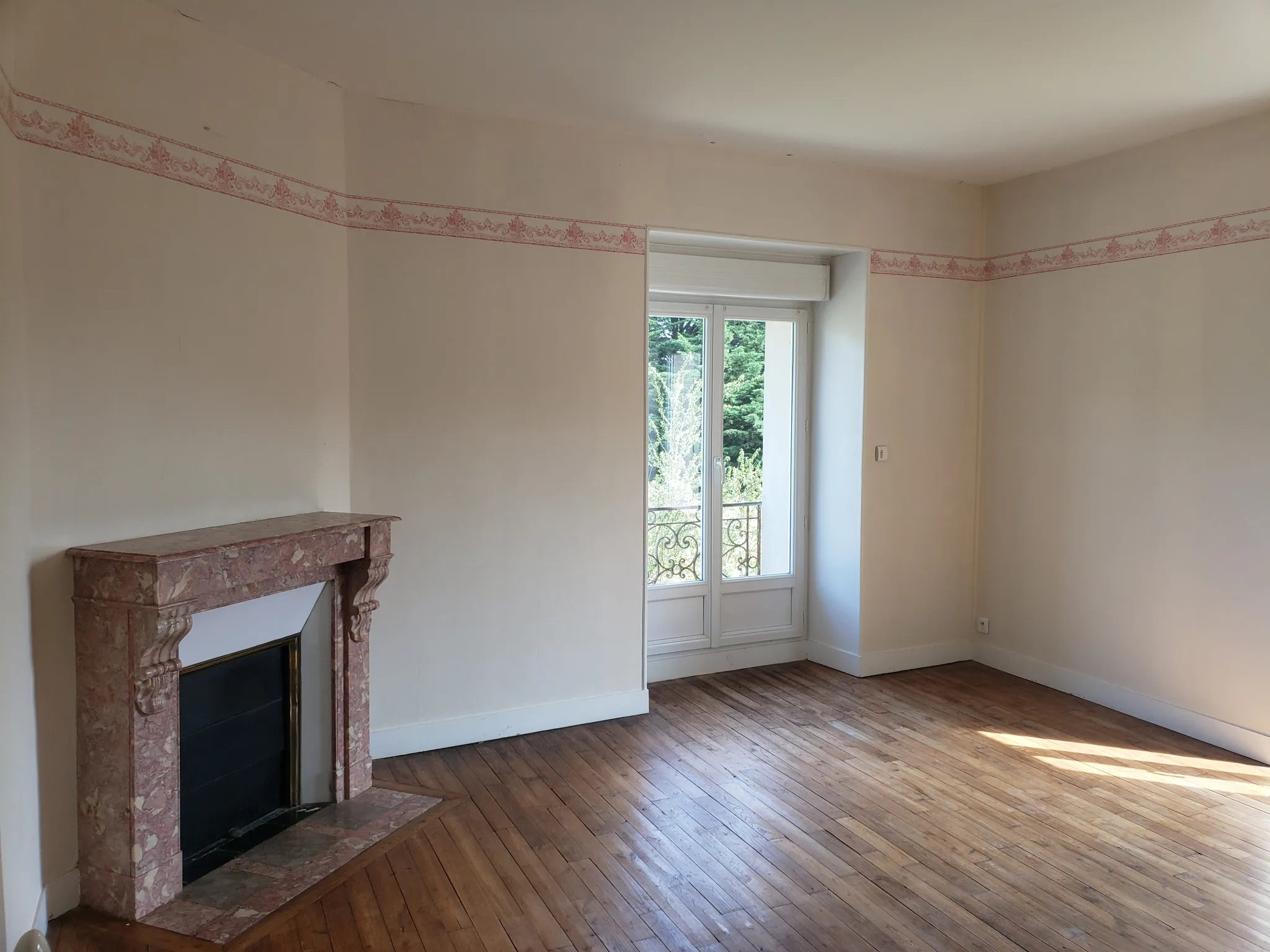 Maison spacieuse à vendre à Sées - 174 m² avec 4 chambres 