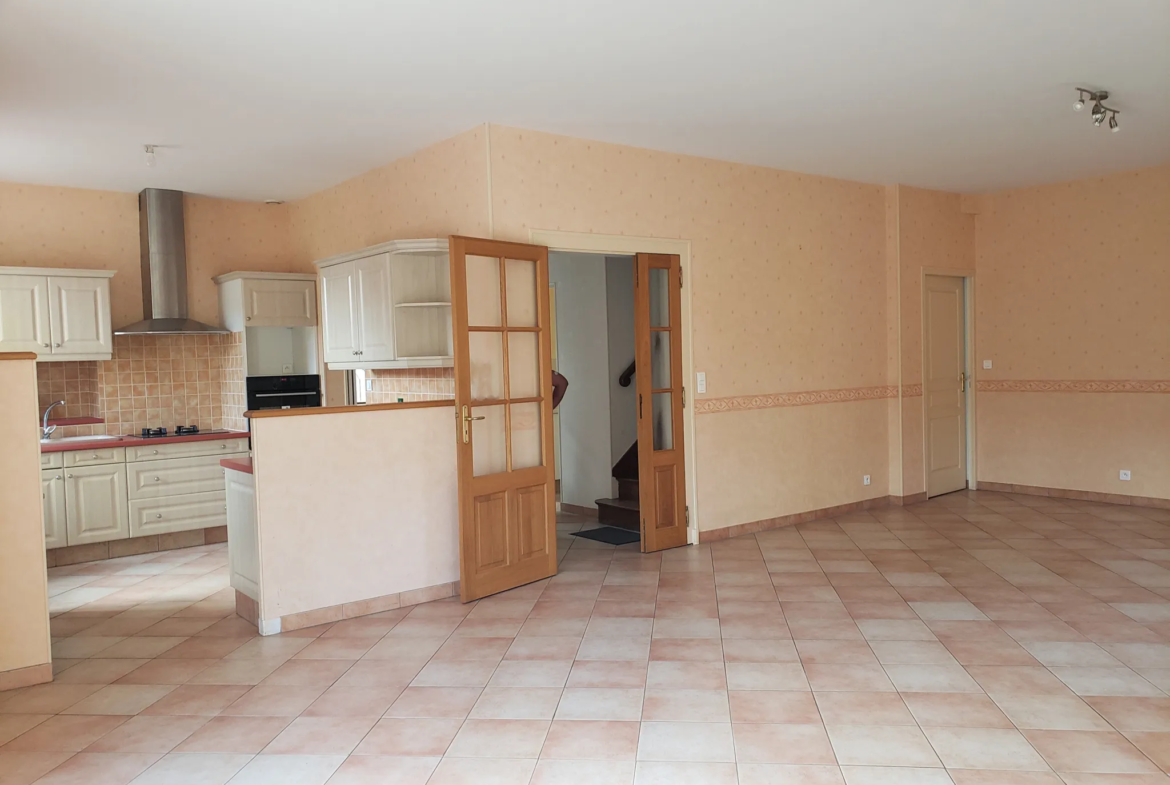 Maison spacieuse à vendre à Sées - 174 m² avec 4 chambres 