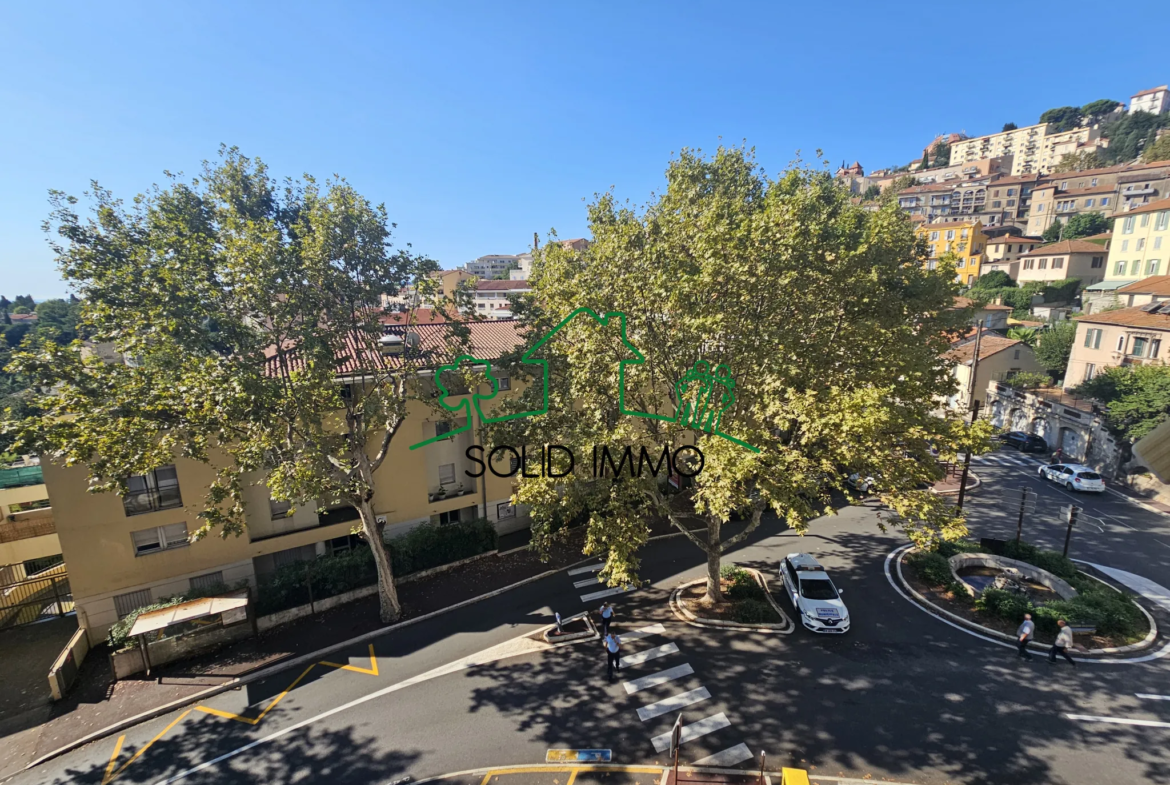 Jolie T3 avec balcon et parking à Grasse 