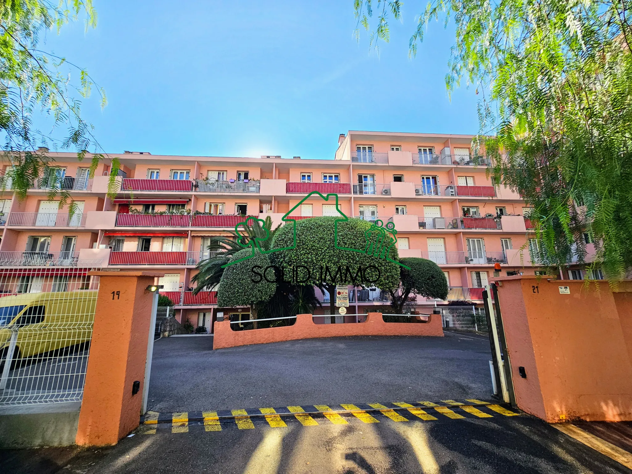 Jolie T3 avec balcon et parking à Grasse 