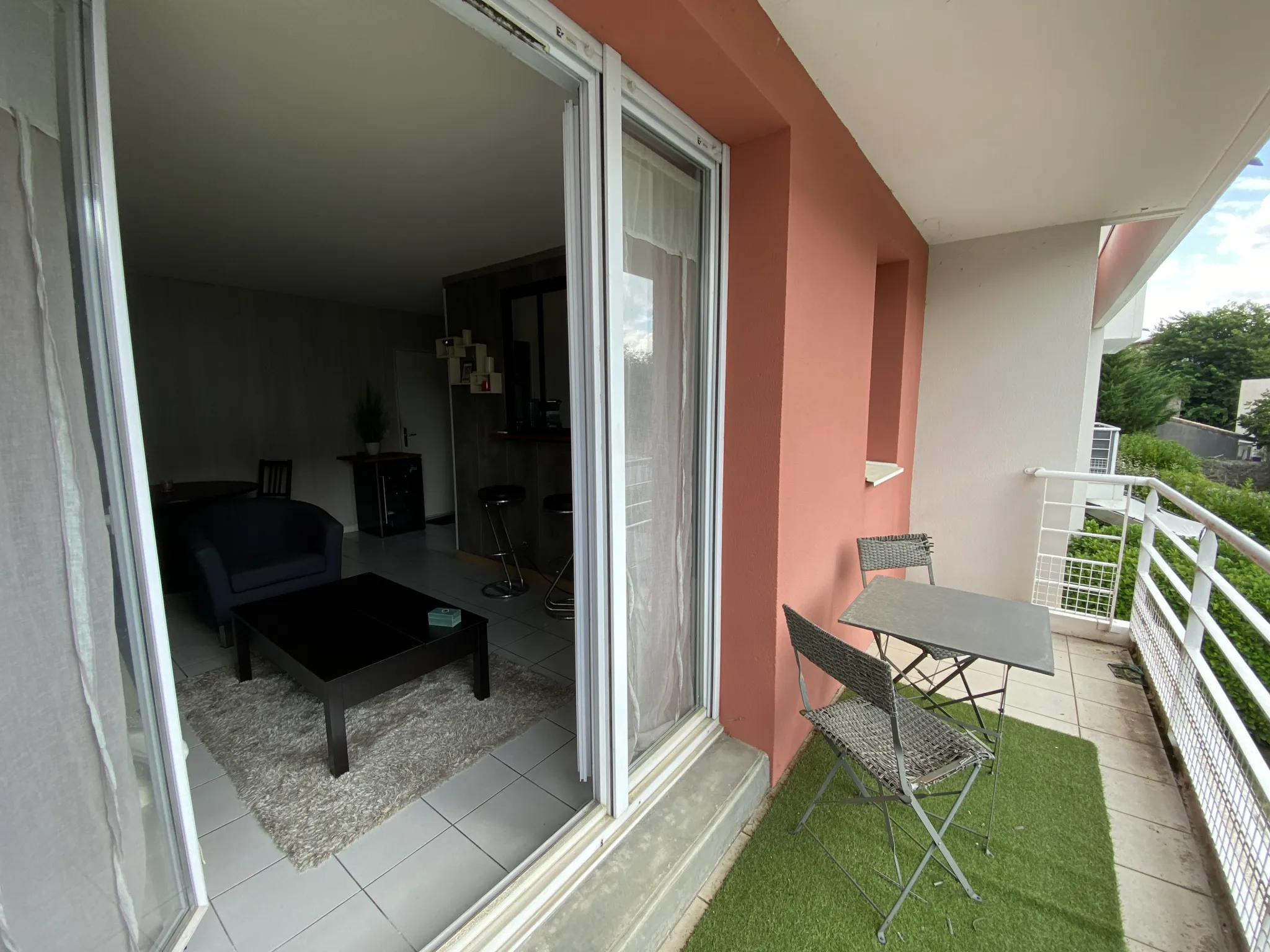 Agréable T3 avec balcon et parking en centre-ville de Langon 