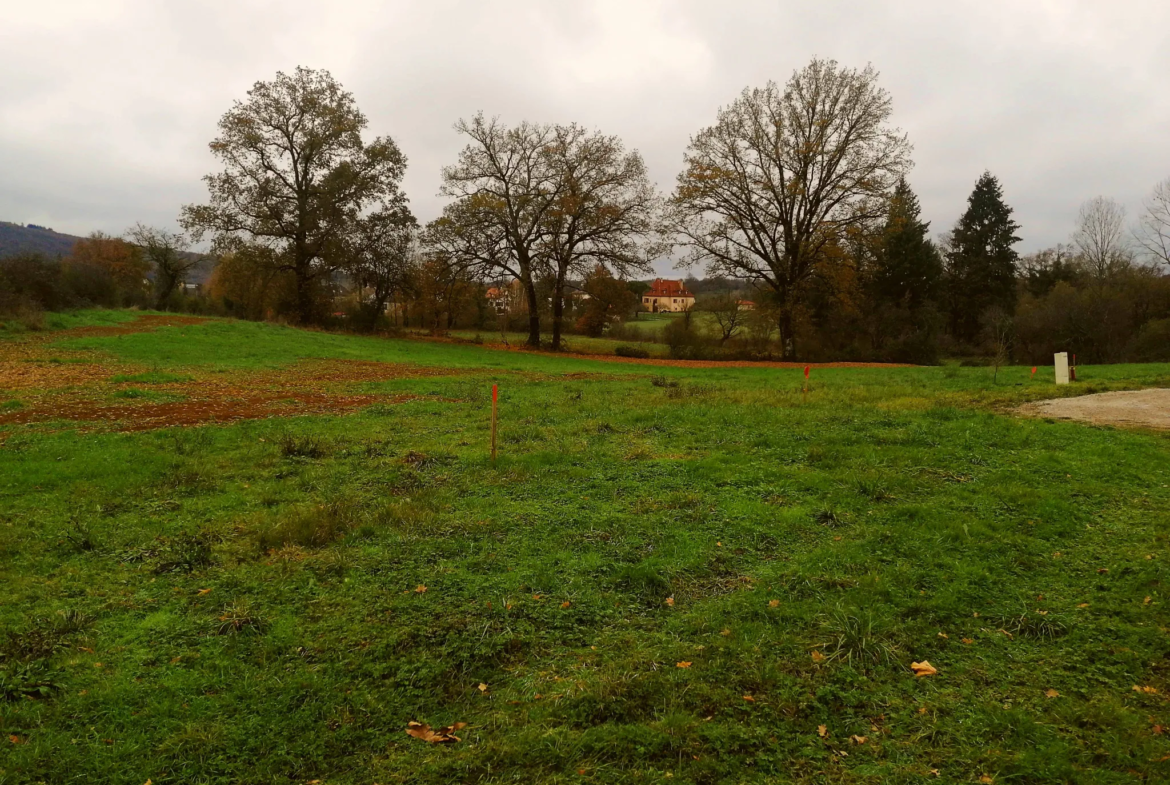 Terrain à bâtir de 1977 m² à Lacapelle Marival 