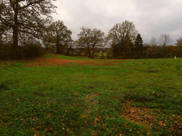 Terrain à bâtir de 1977 m² à Lacapelle Marival