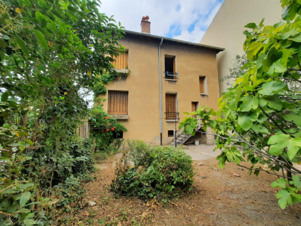 Maison de ville à vendre à Nîmes - 2 appartements avec cave