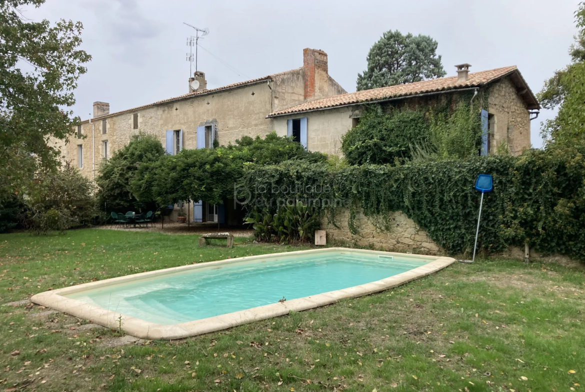 Maison en pierre 215 m² avec piscine à La Réole 