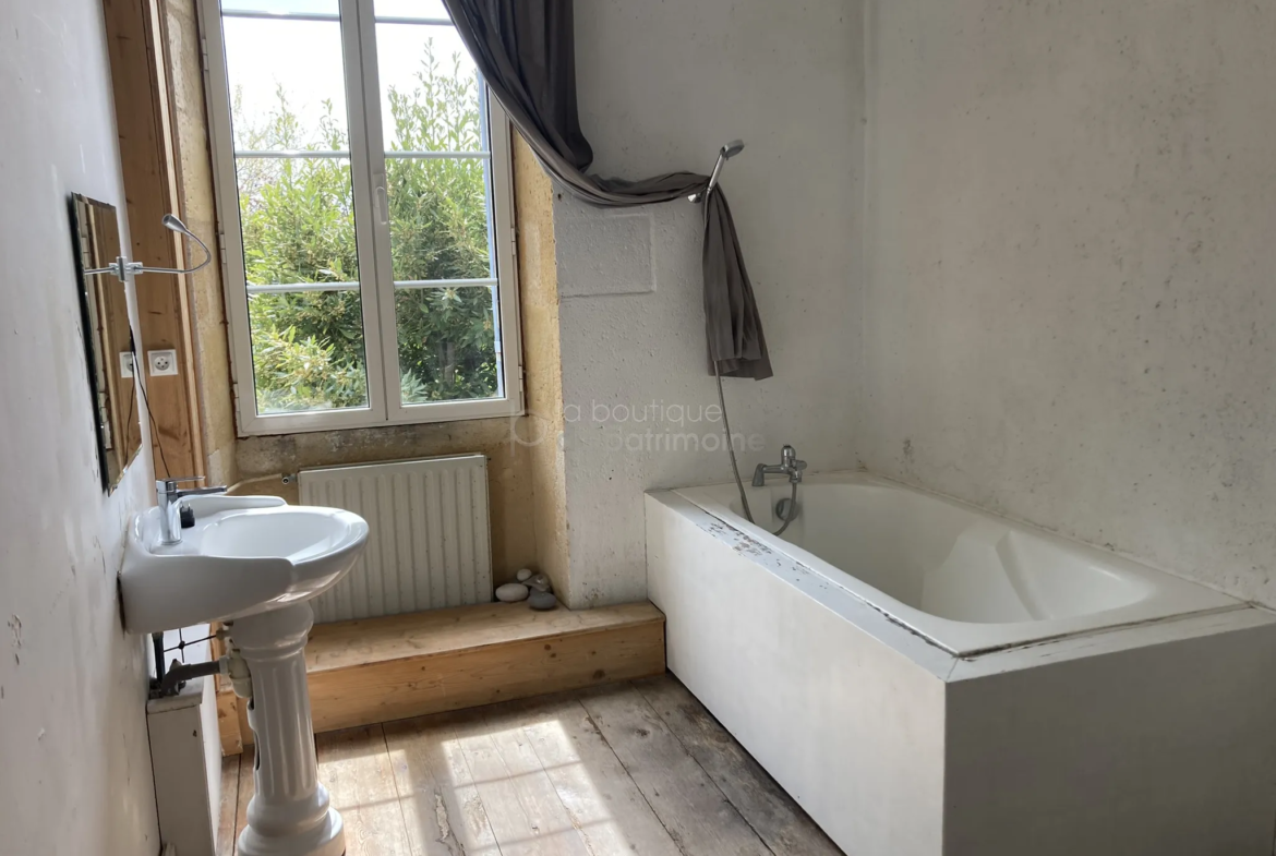 Maison en pierre 215 m² avec piscine à La Réole 