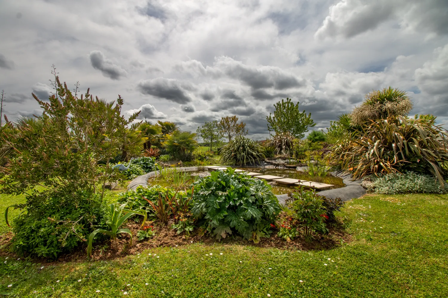 Maison de 4 Chambres à Champdolent avec Jardin Paysager et Garage 