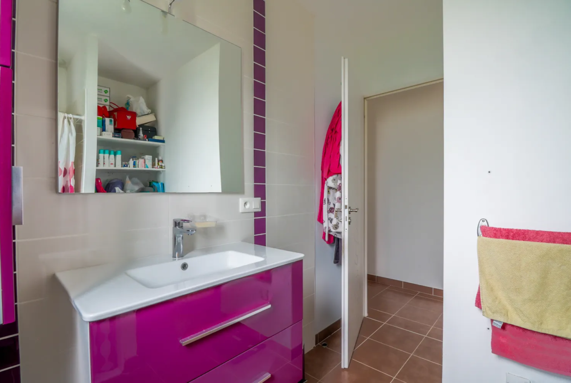 À vendre : Maison de 118 m² à Champdolent avec 4 chambres et jardin paysager 