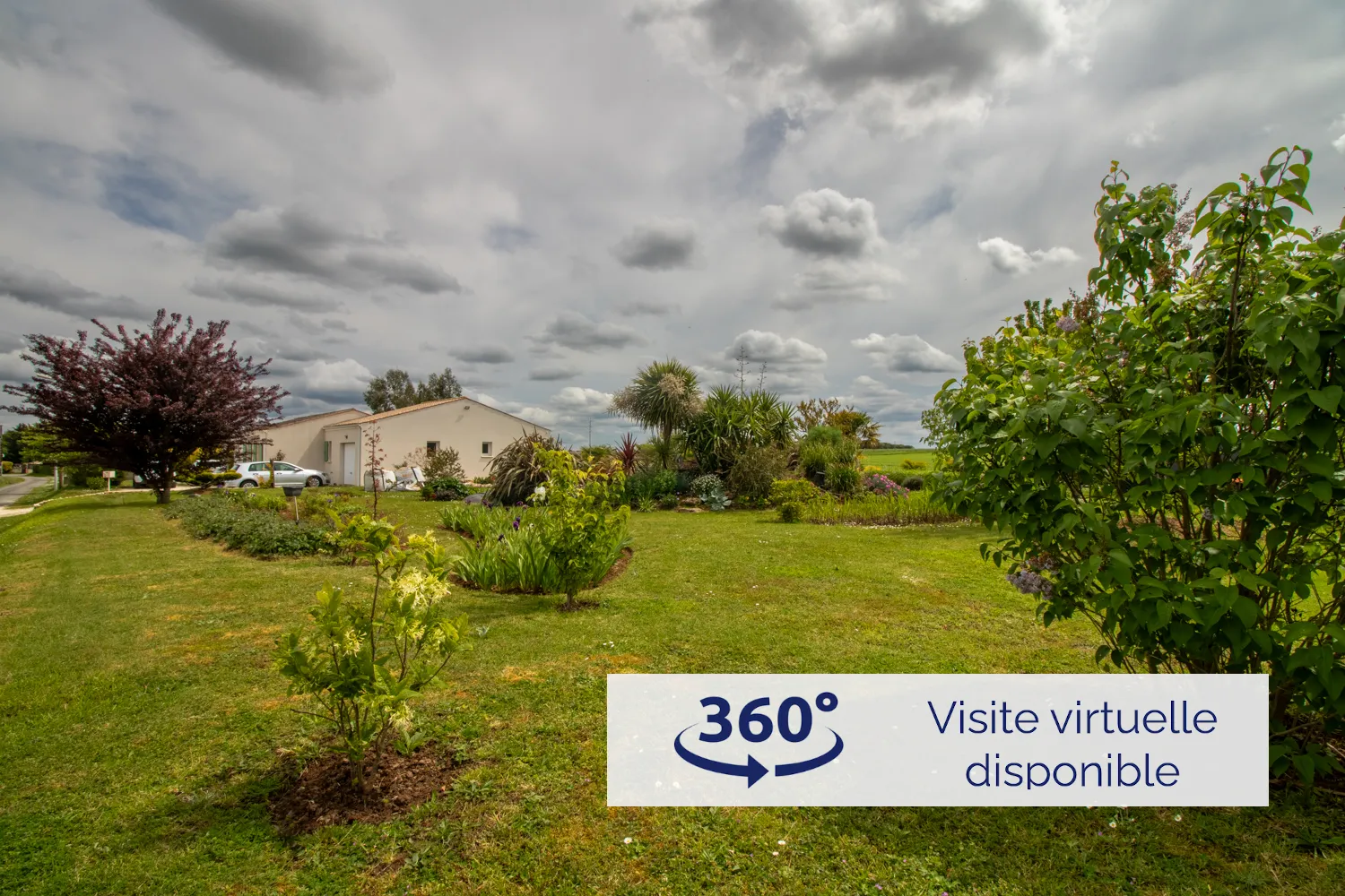 Maison de 4 Chambres à Champdolent avec Jardin Paysager et Garage 