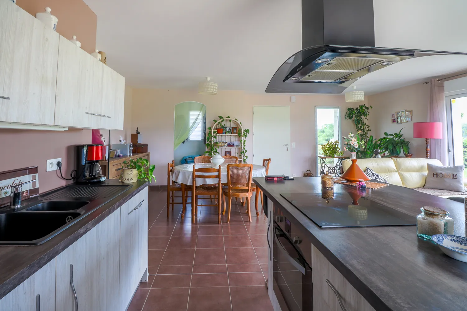 À vendre : Maison de 118 m² à Champdolent avec 4 chambres et jardin paysager 