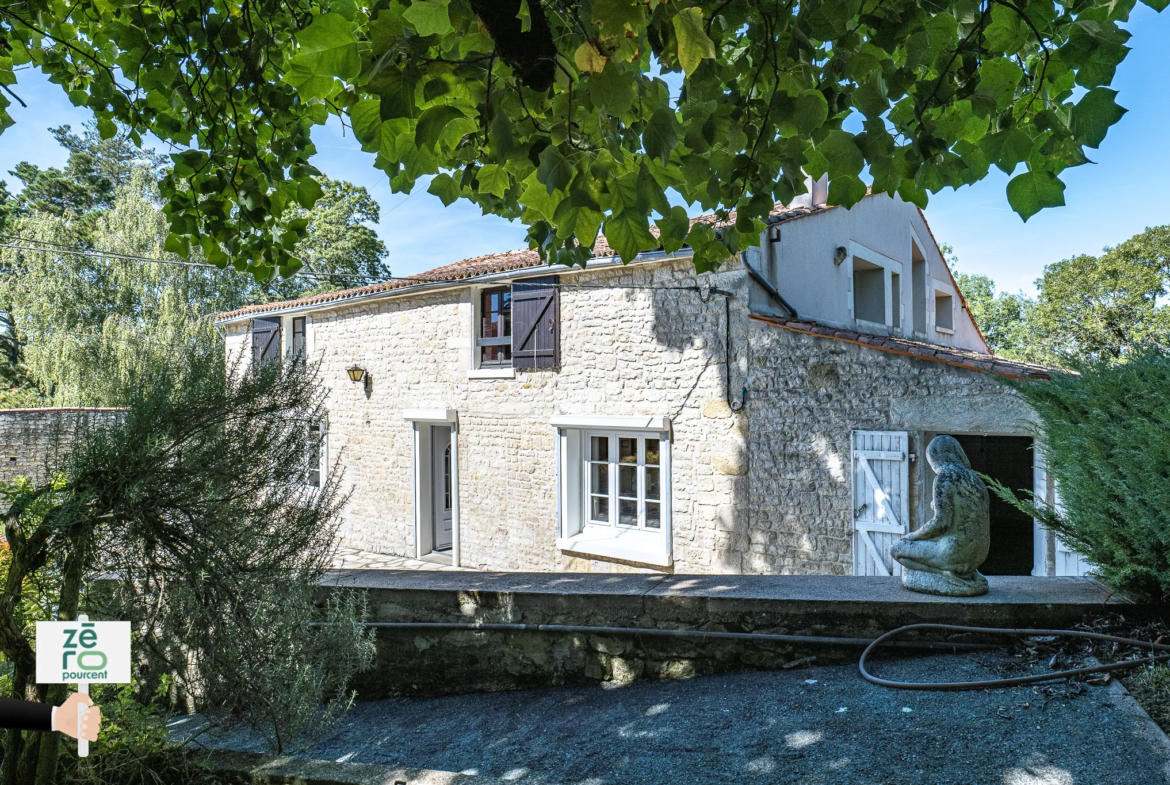 Bâtisse du 18ème siècle à vendre à Fontenay-le-Comte - 214 m² 