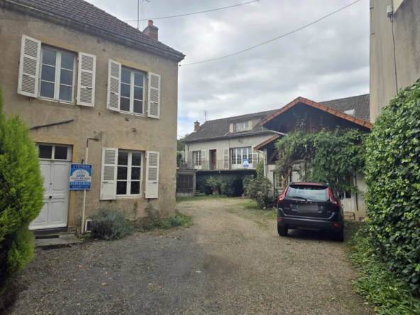 À vendre : Ensemble de deux maisons et dépendances à Paray le Monial