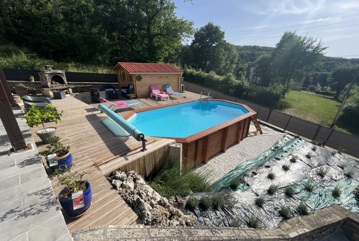 Maison rénovée avec piscine à Montbard, proche de la gare 