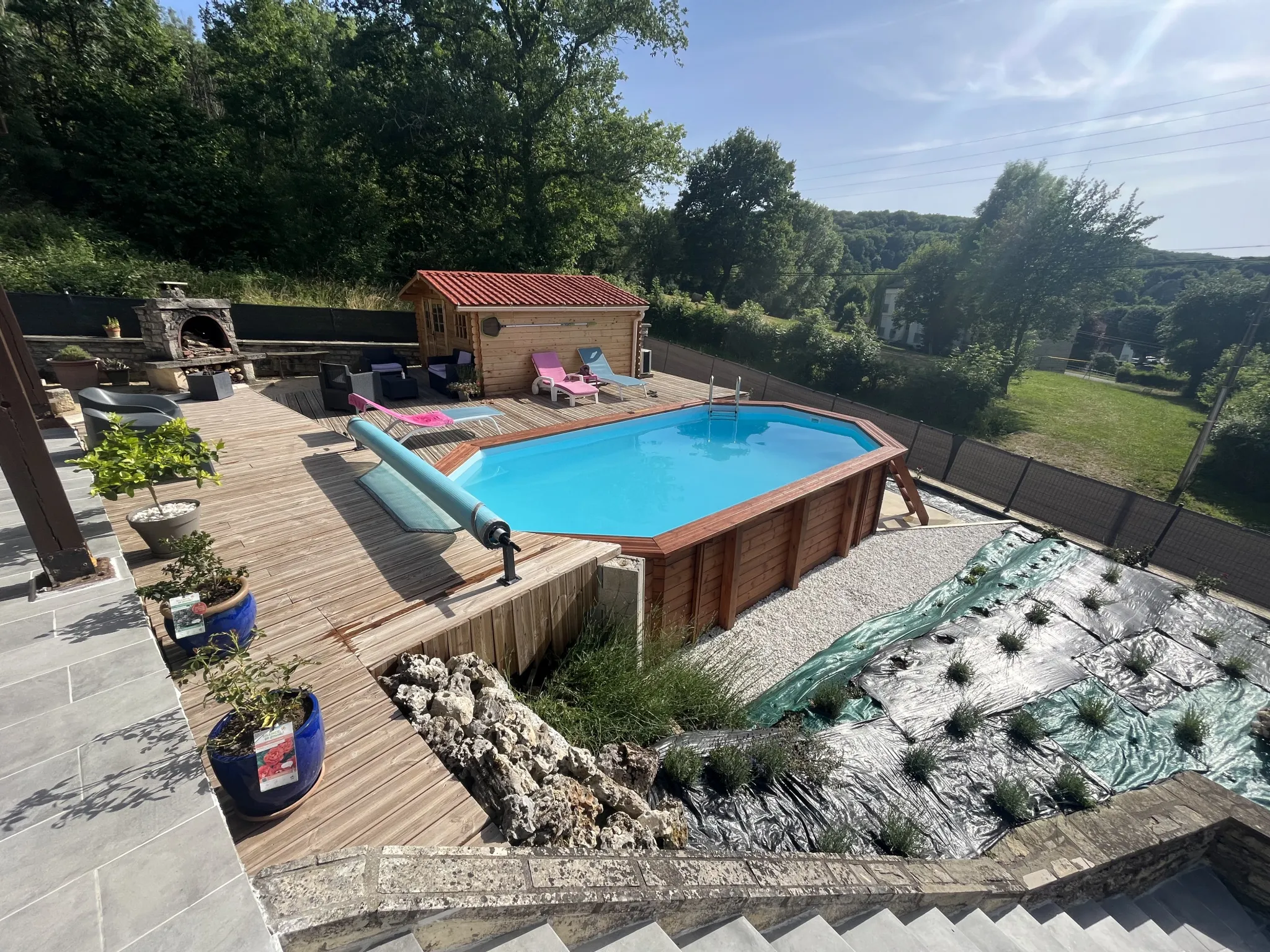 Maison rénovée avec piscine à Montbard, proche de la gare 