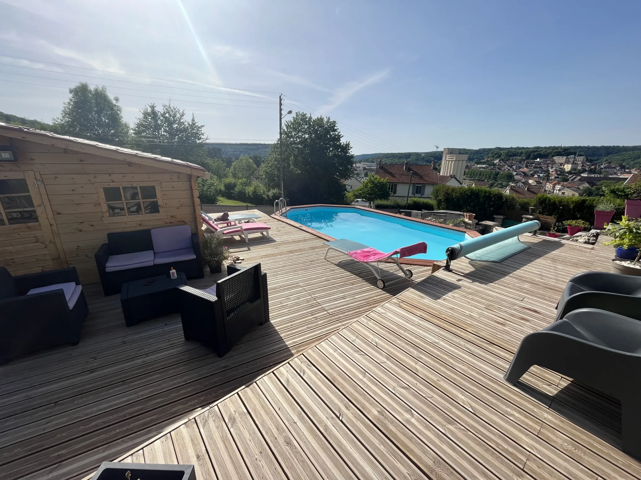 Maison rénovée avec piscine à Montbard, proche de la gare 