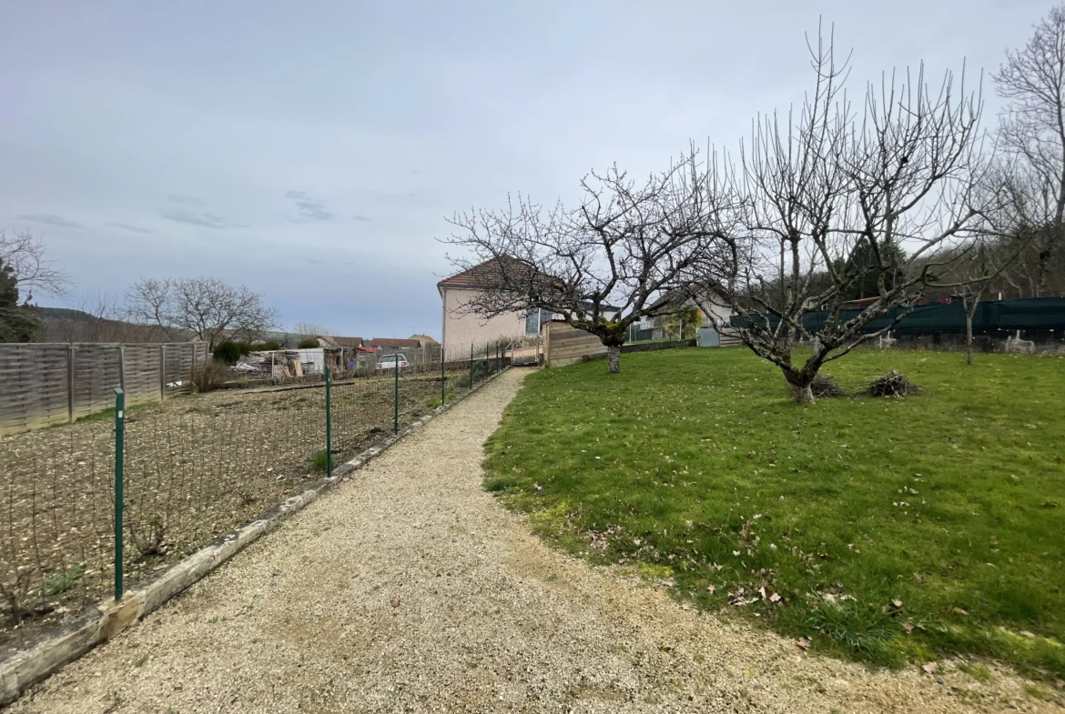 Maison rénovée avec piscine à Montbard, proche de la gare 