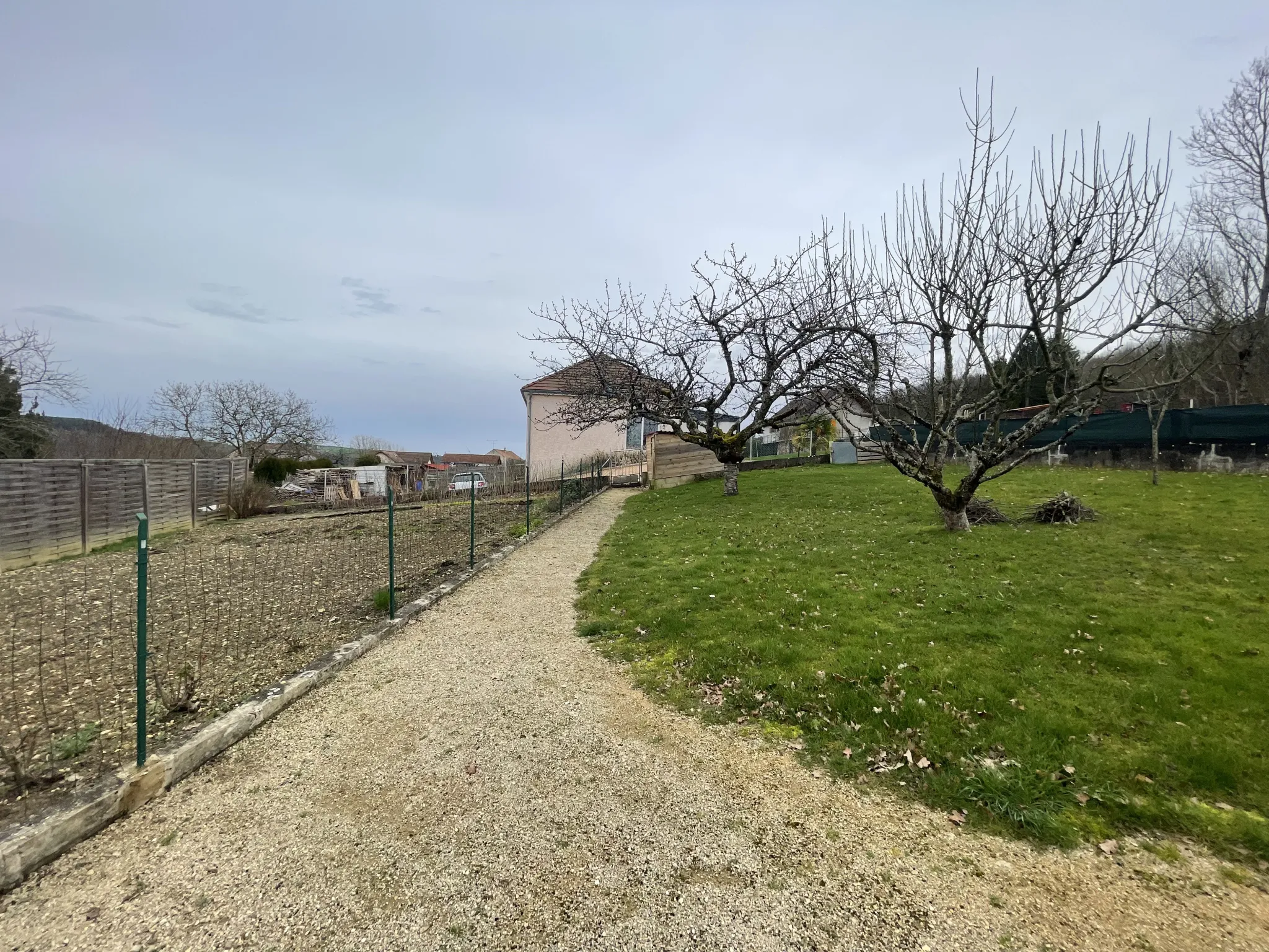 Maison rénovée avec piscine à Montbard, proche de la gare 