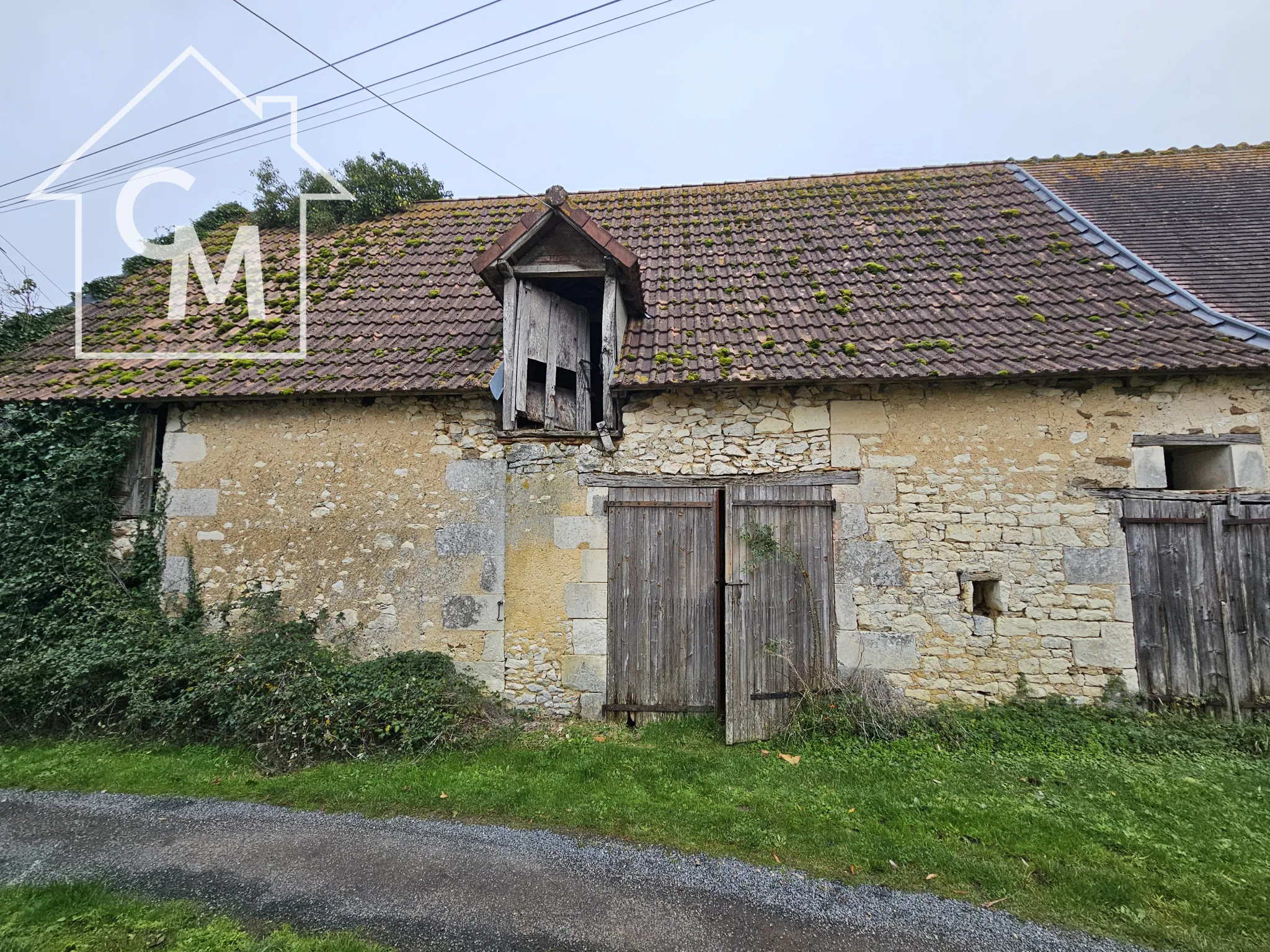 Maison plain pied avec grange et jardin à Obterre 