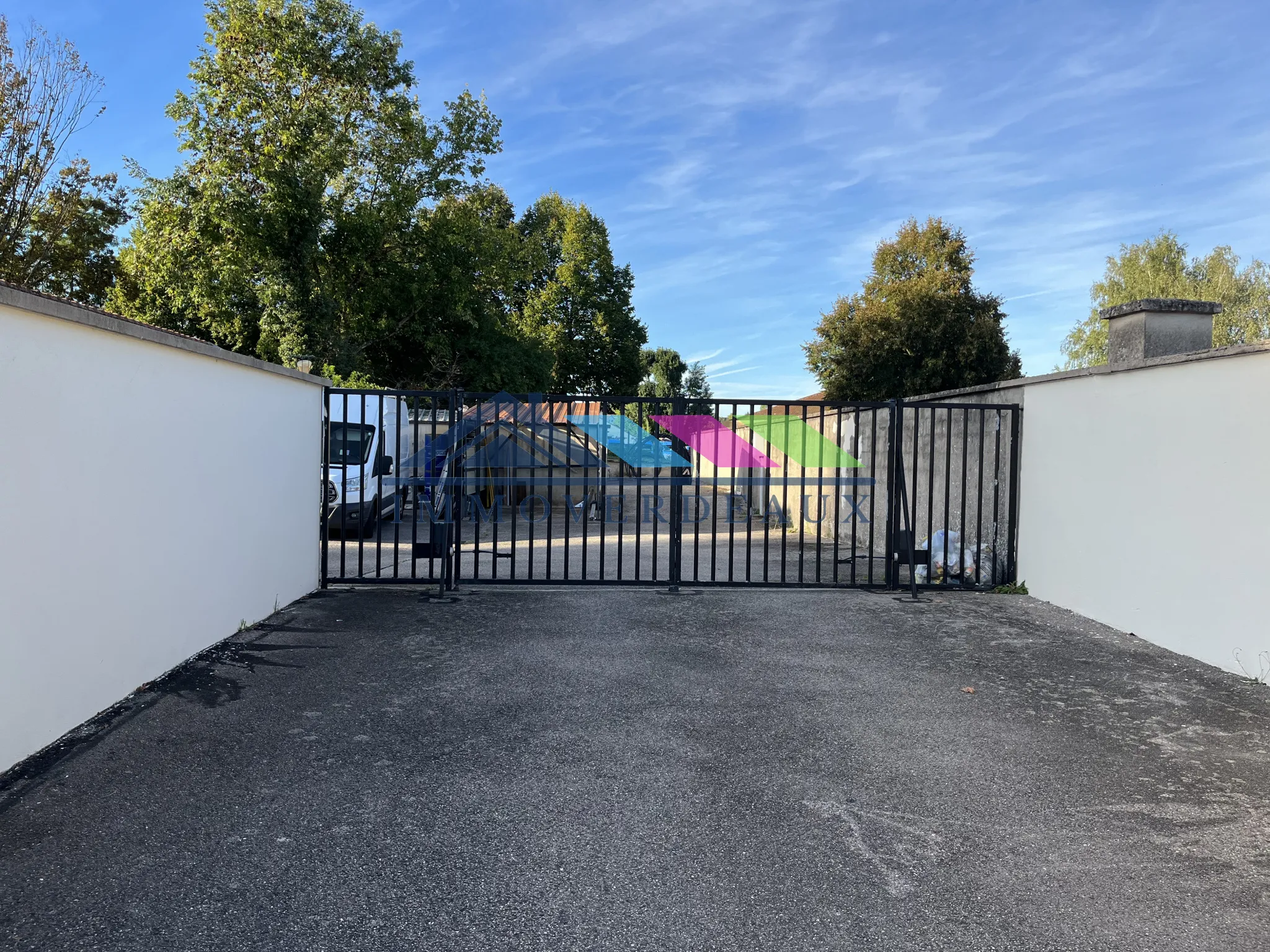 Maison de ville de 95 m² à Lunéville avec jardin et garages 