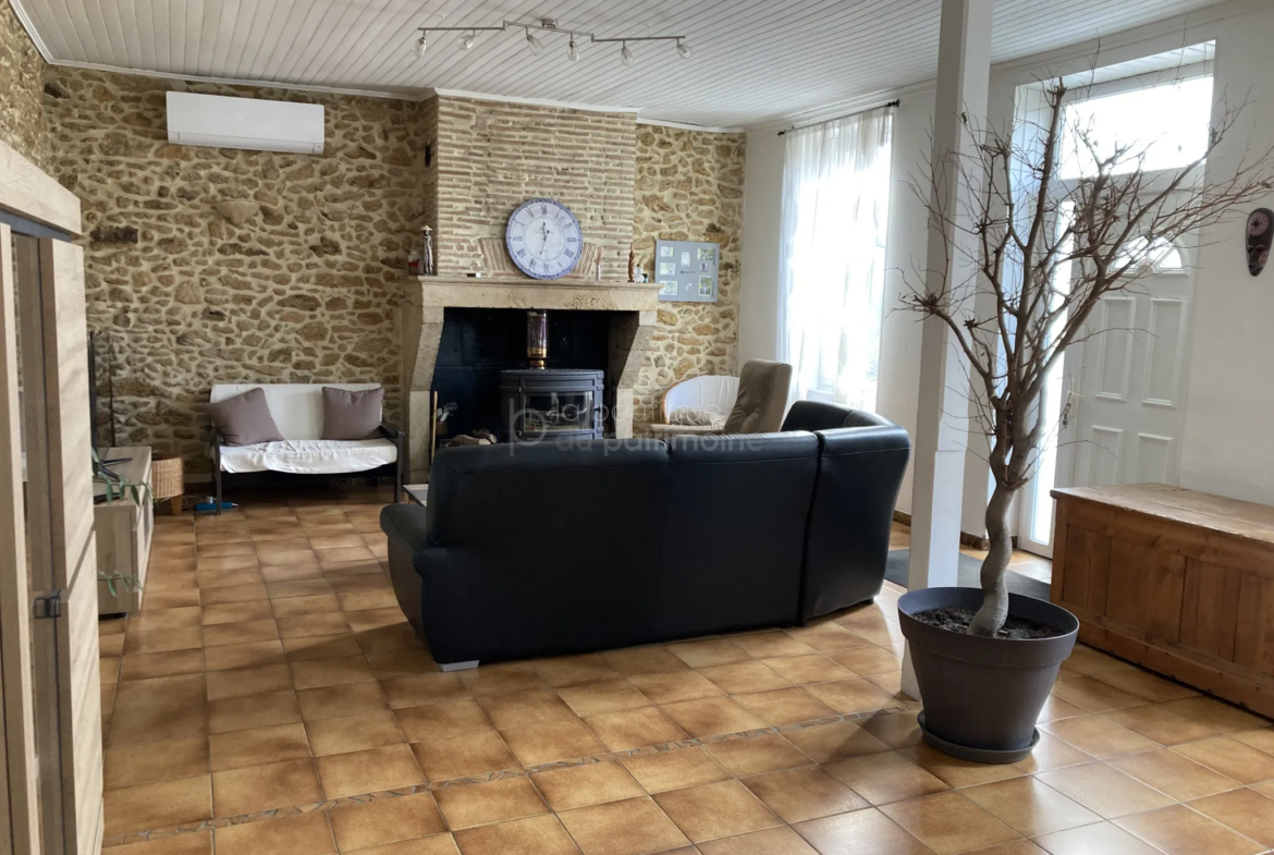 Maison en pierre de 169 m² à St Symphorien avec piscine 