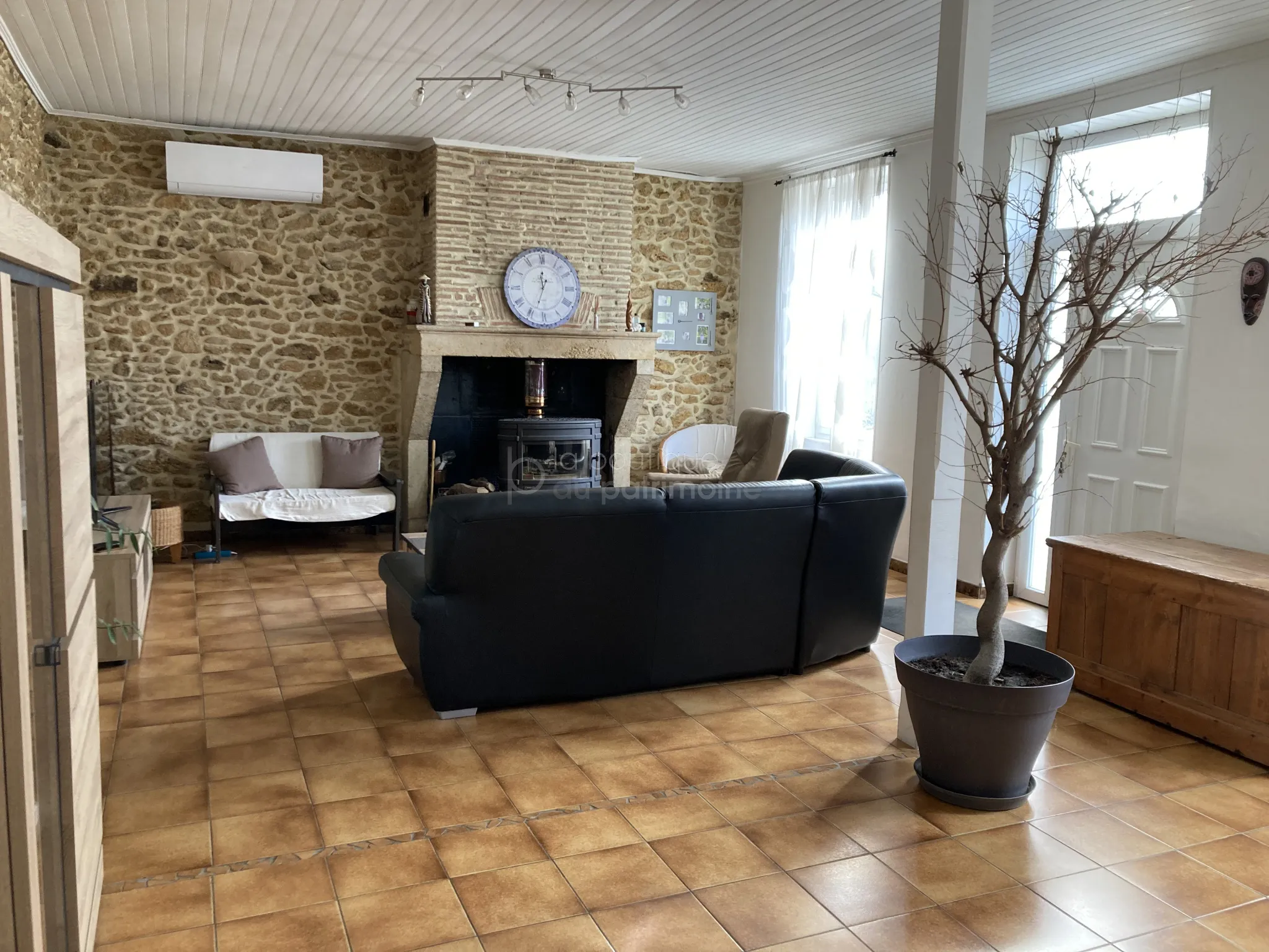 Maison en pierre de 169 m² à St Symphorien avec piscine 