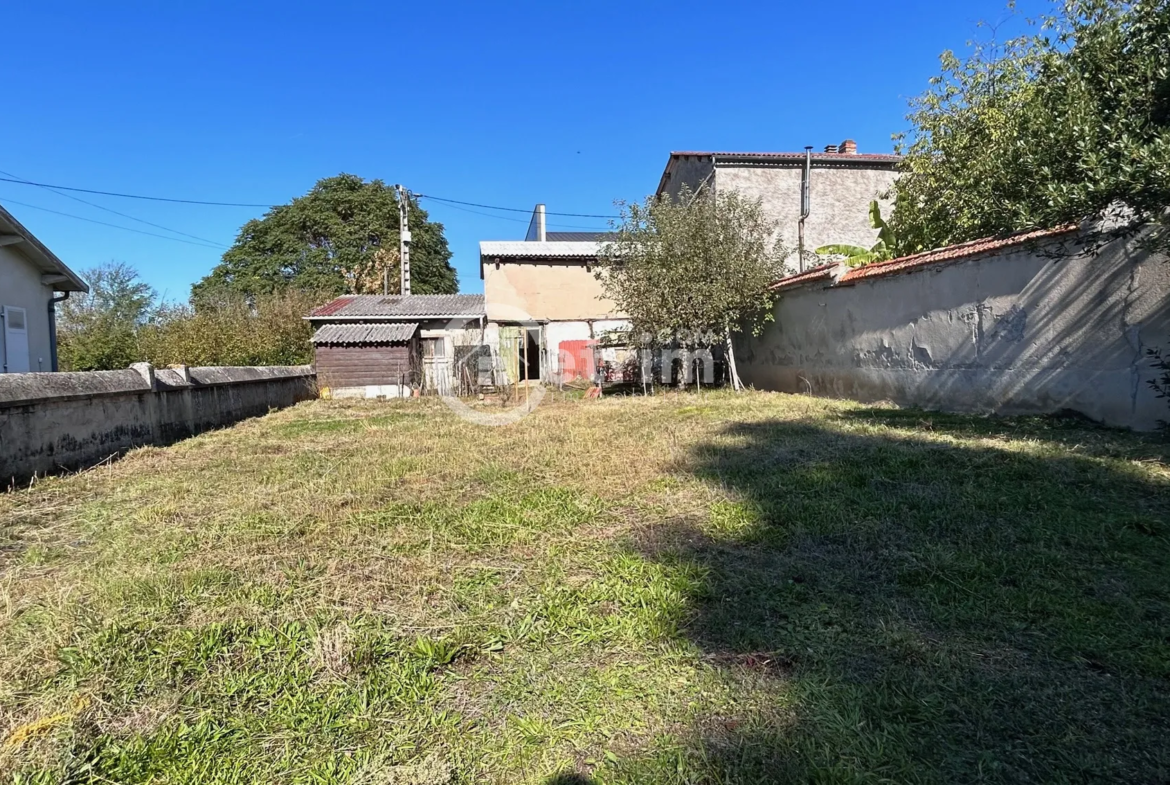 Lezoux - Terrain à bâtir de 400 m2 avec dépendance 