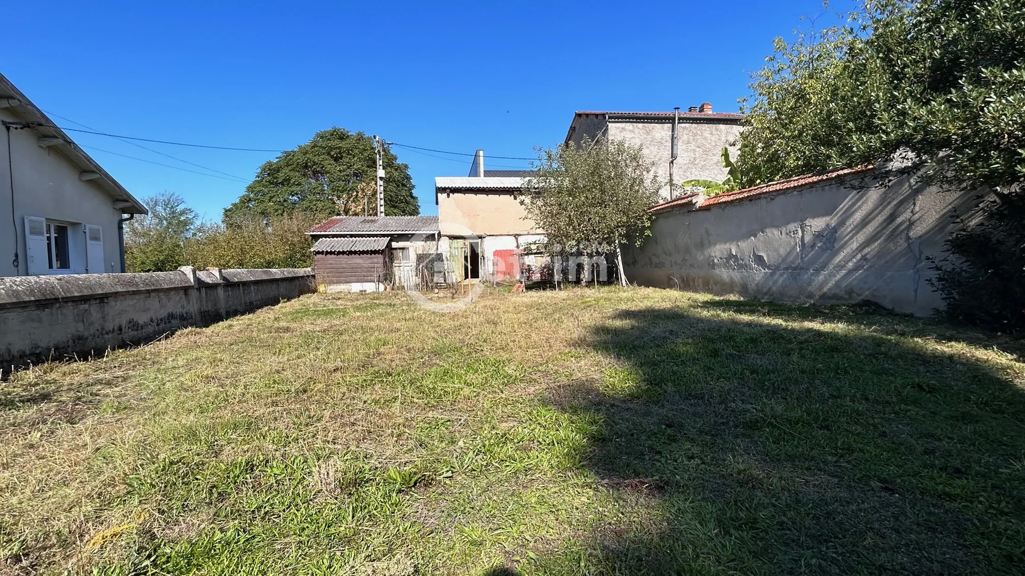 Lezoux - Terrain à bâtir de 400 m2 avec dépendance 