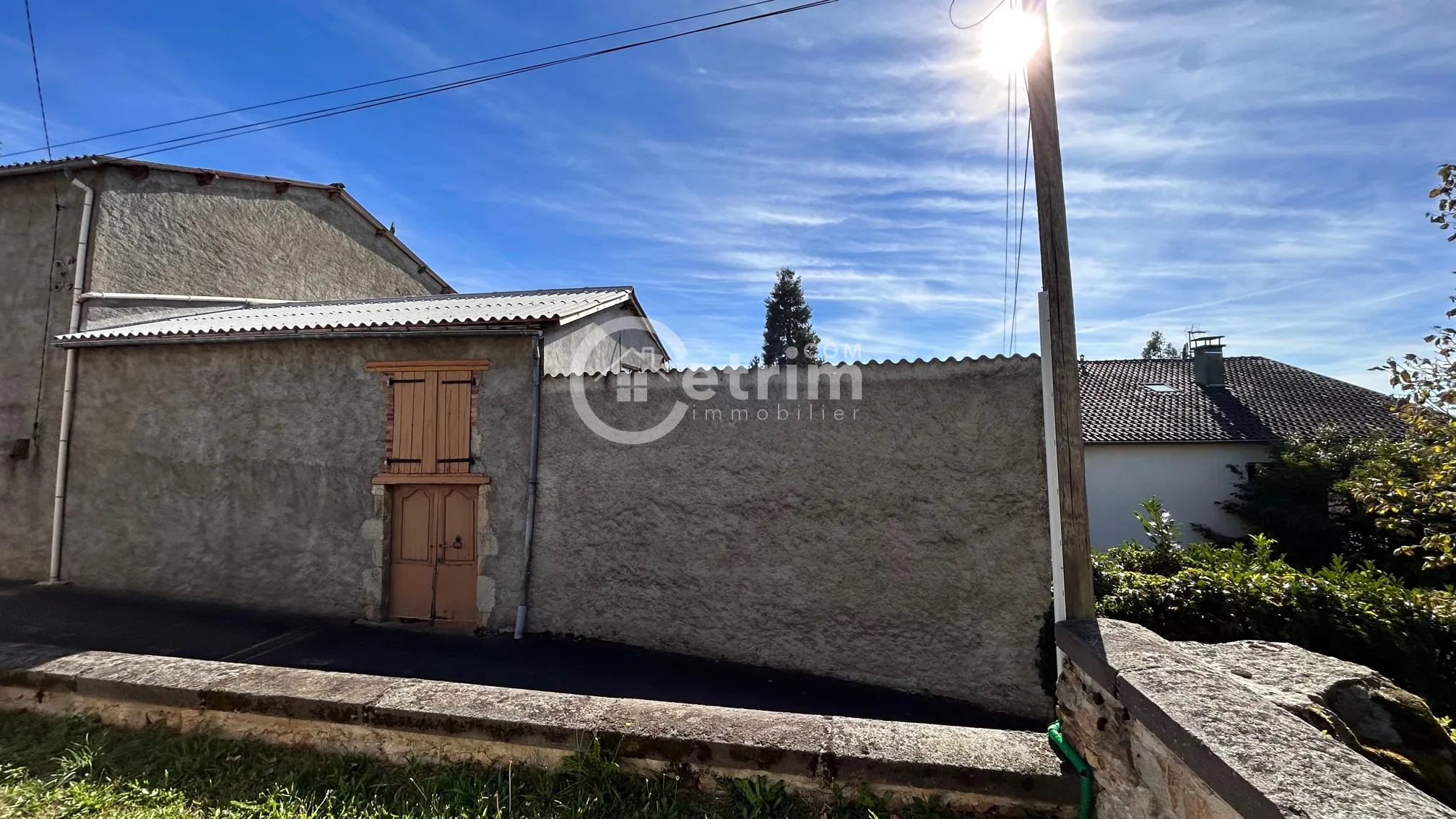 Lezoux - Terrain à bâtir de 400 m2 avec dépendance 