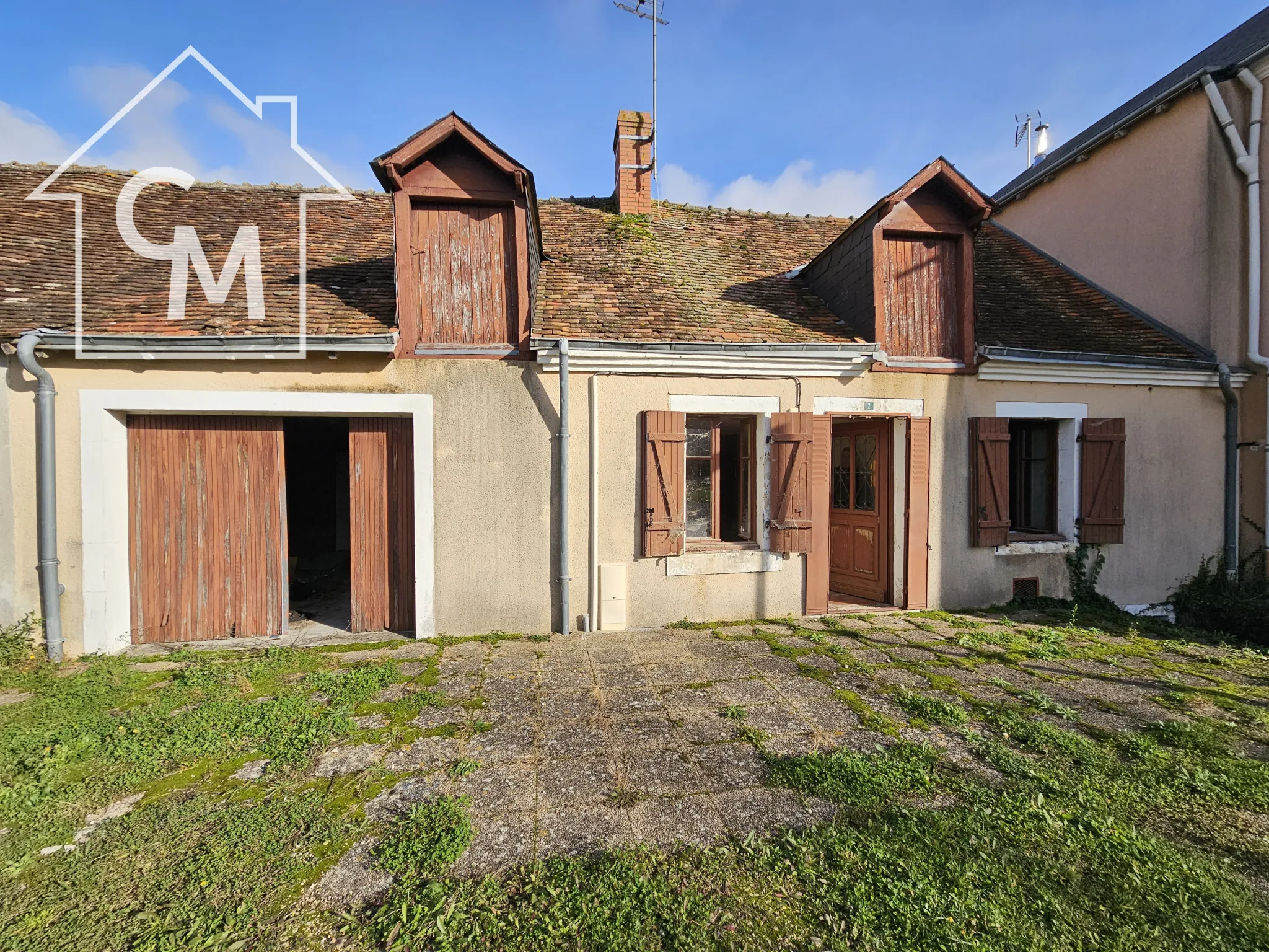 Maison de Ville Mitoyenne à Brion avec Jardinet 