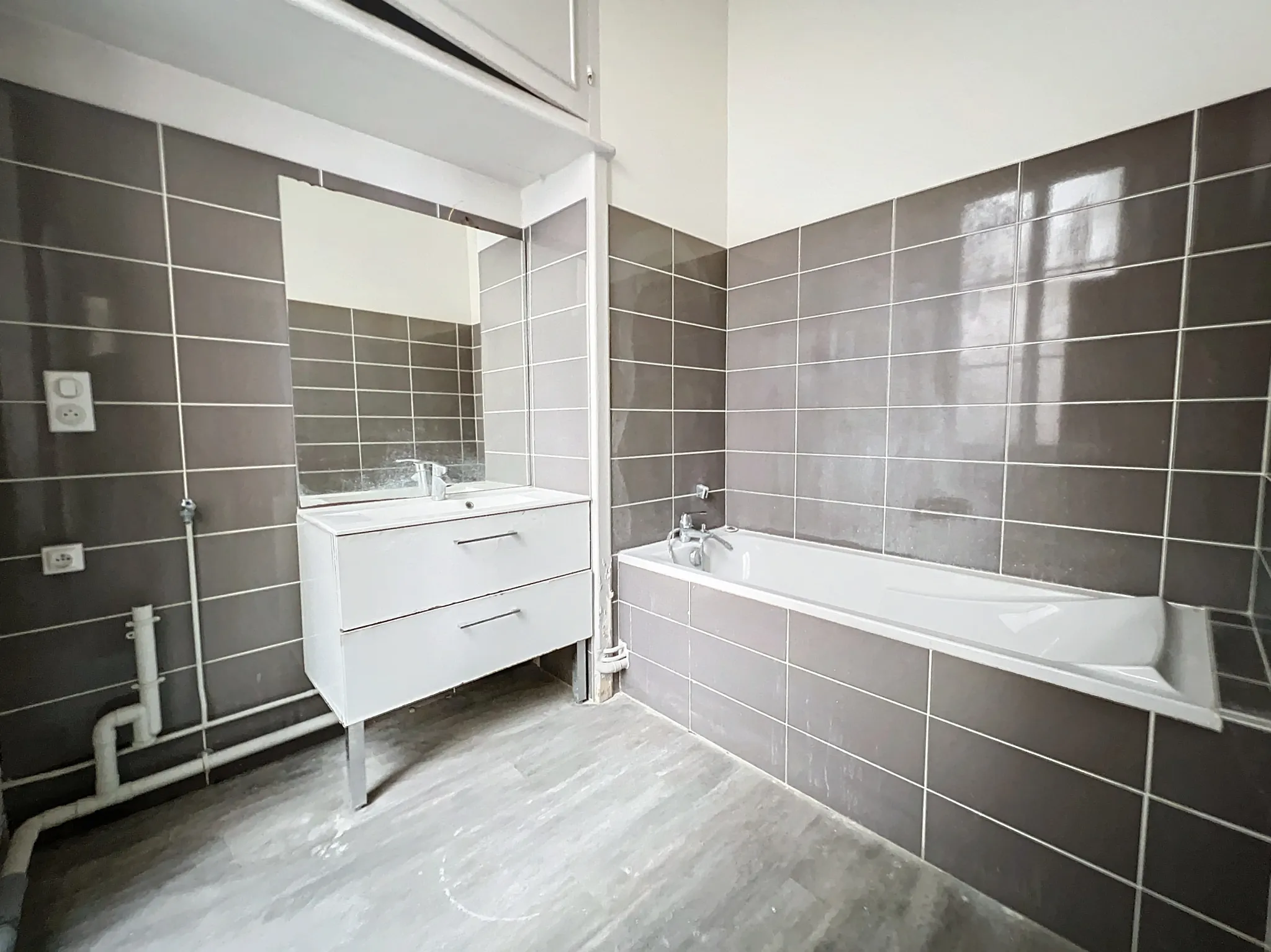 Appartement T2 - 71,25 m² - Hyper centre Villefranche - À rénover 