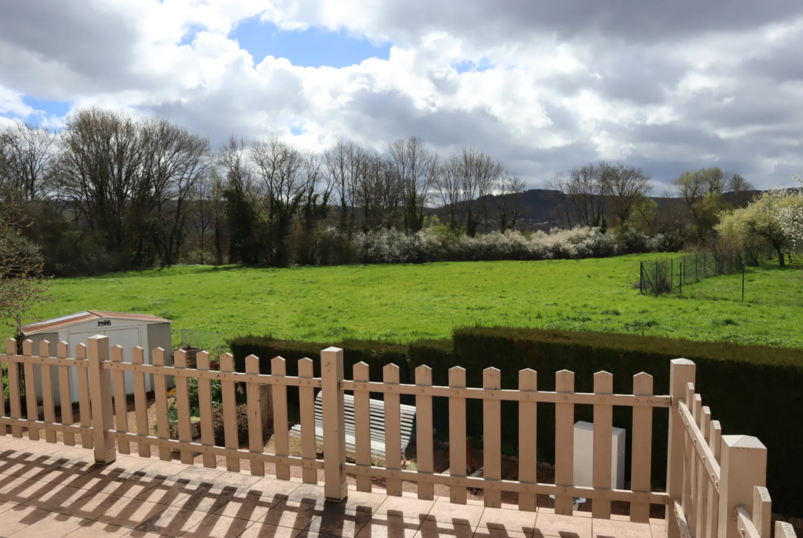 Pavillon sur Sous-sol en Bon État à Autun 