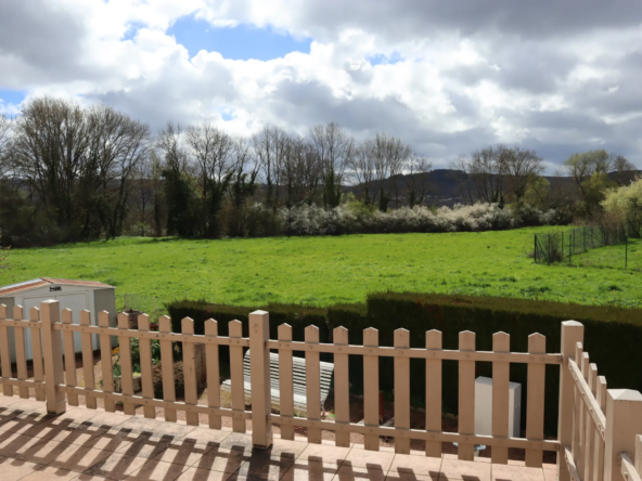 Pavillon sur Sous-sol en Bon État à Autun