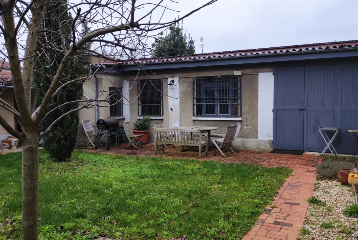 Maison à vendre à Sainte-Savine - 4 chambres, garage spacieux 