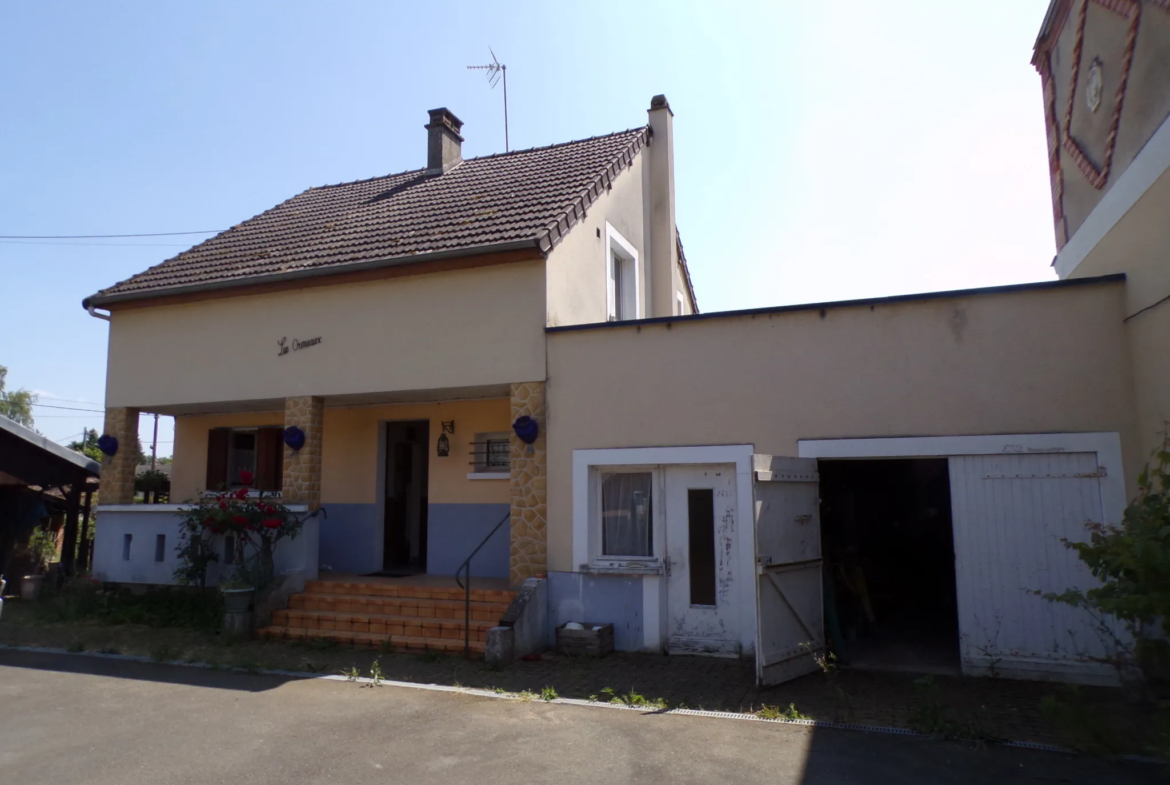 Ensemble immobilier à La Flèche : Pavillon et maison à rénover 