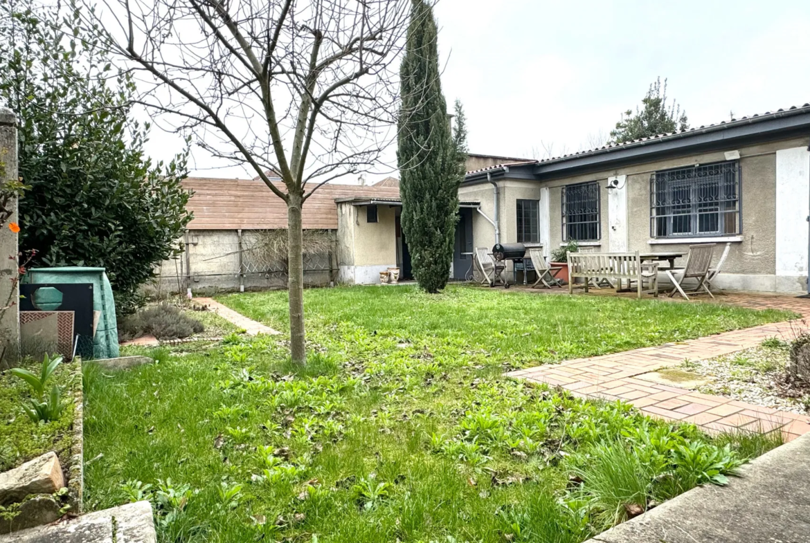 Maison à vendre à Sainte-Savine - 4 chambres, garage spacieux 