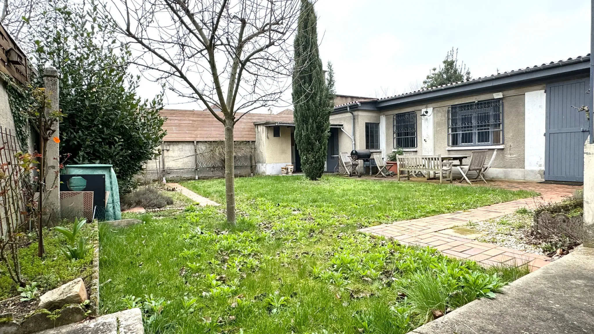 Maison à vendre à Sainte-Savine - 4 chambres, garage spacieux 