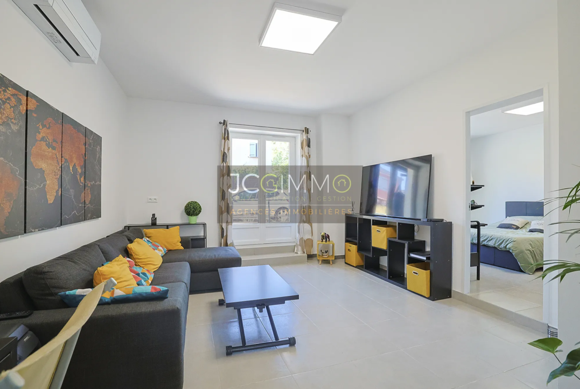 Appartement T2 rénové à Cuers - 66 m² avec terrasse et stationnement 