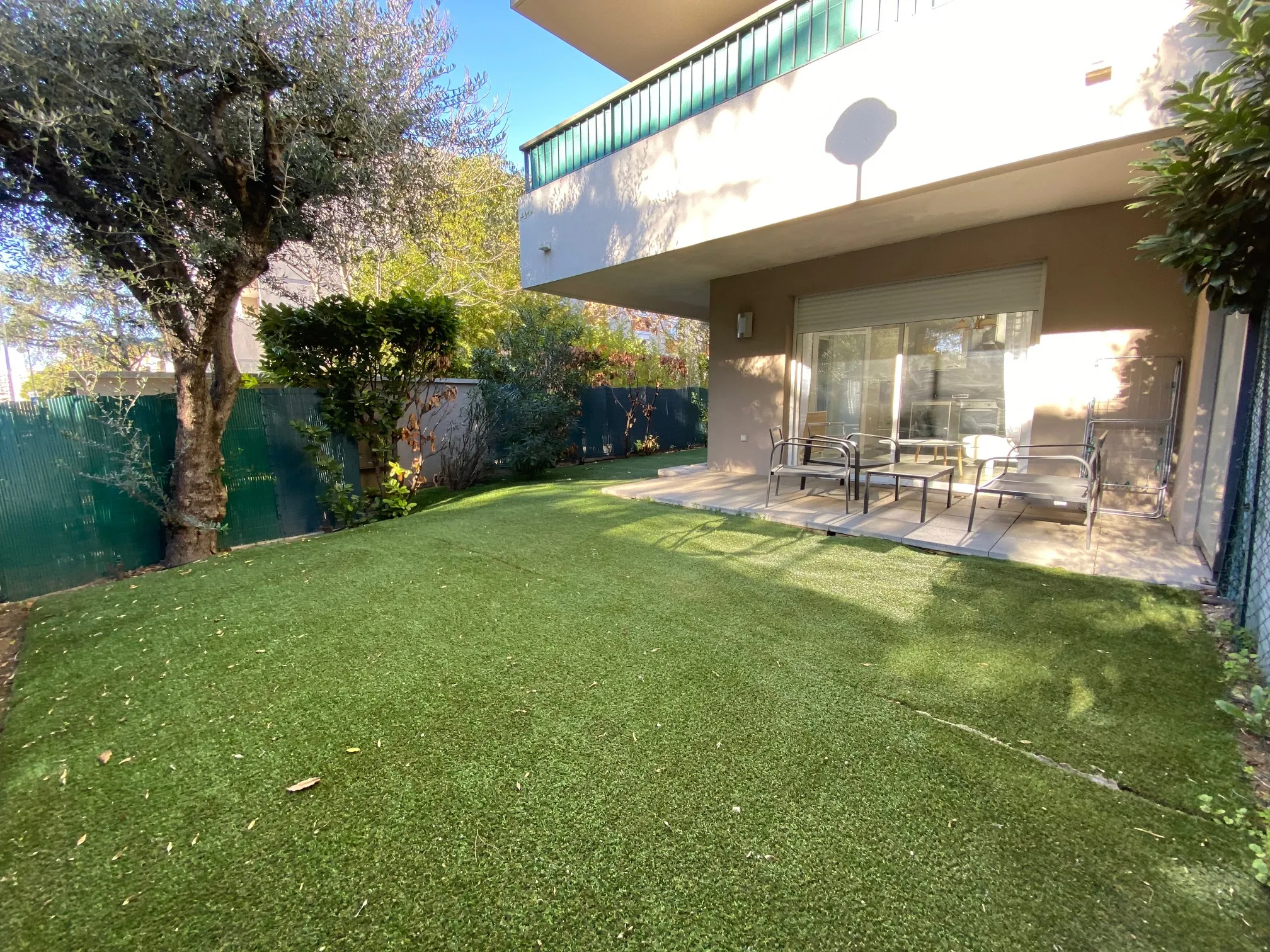 Appartement lumineux avec terrasse et jardin à Le Cannet 