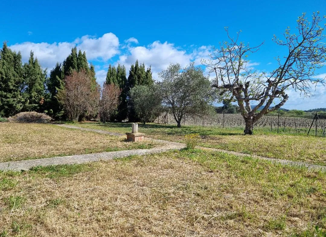 Superbe terrain à bâtir de 540 m² à Pouzol Minervois 